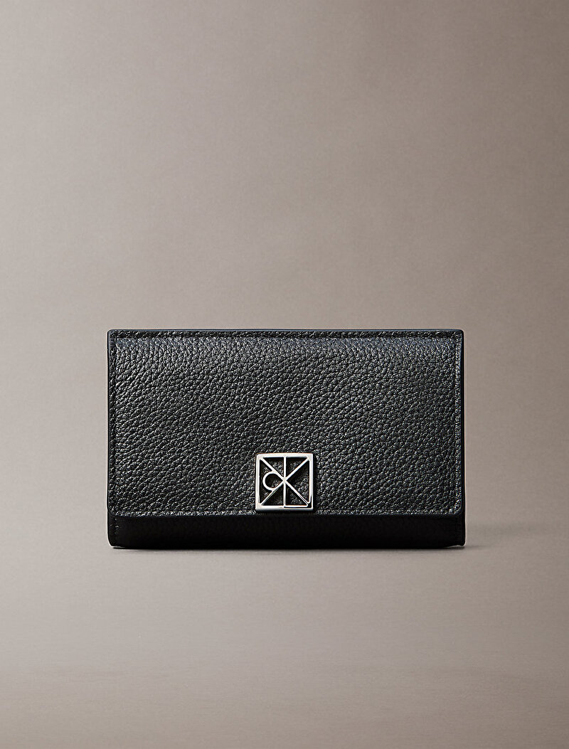 Calvin Klein Siyah Renkli Kadın Emblem Pebble Kartlık