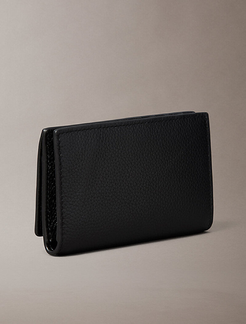 Calvin Klein Siyah Renkli Kadın Emblem Pebble Kartlık