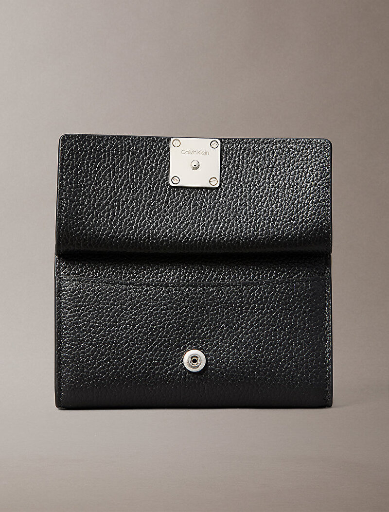 Calvin Klein Siyah Renkli Kadın Emblem Pebble Kartlık