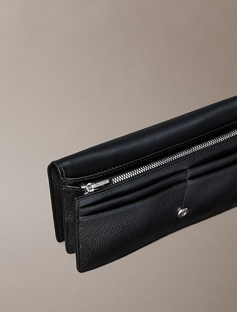 Calvin Klein Siyah Renkli Kadın Emblem Pebble Cüzdan