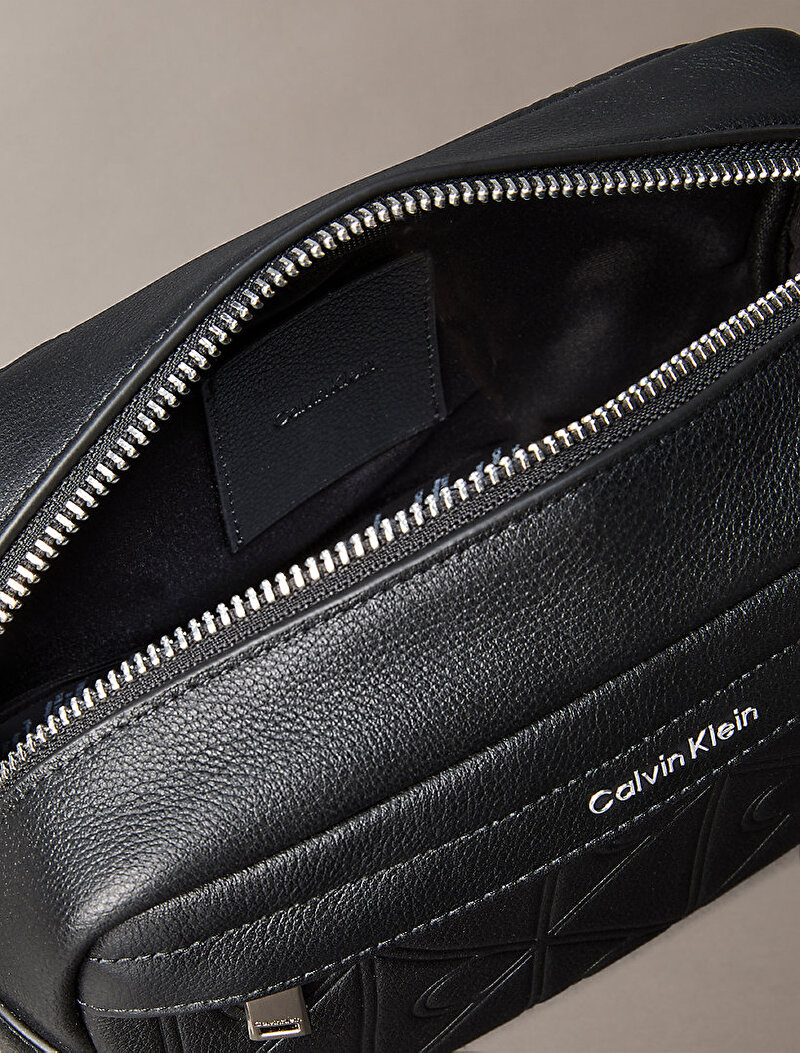 Calvin Klein Siyah Renkli Erkek Emblem Embossed Washbag