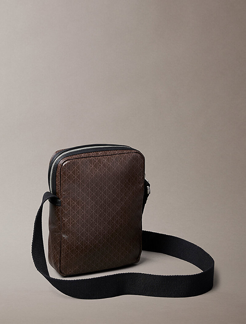 Calvin Klein Kahverengi Renkli Erkek Emblem Coated Çapraz Çanta