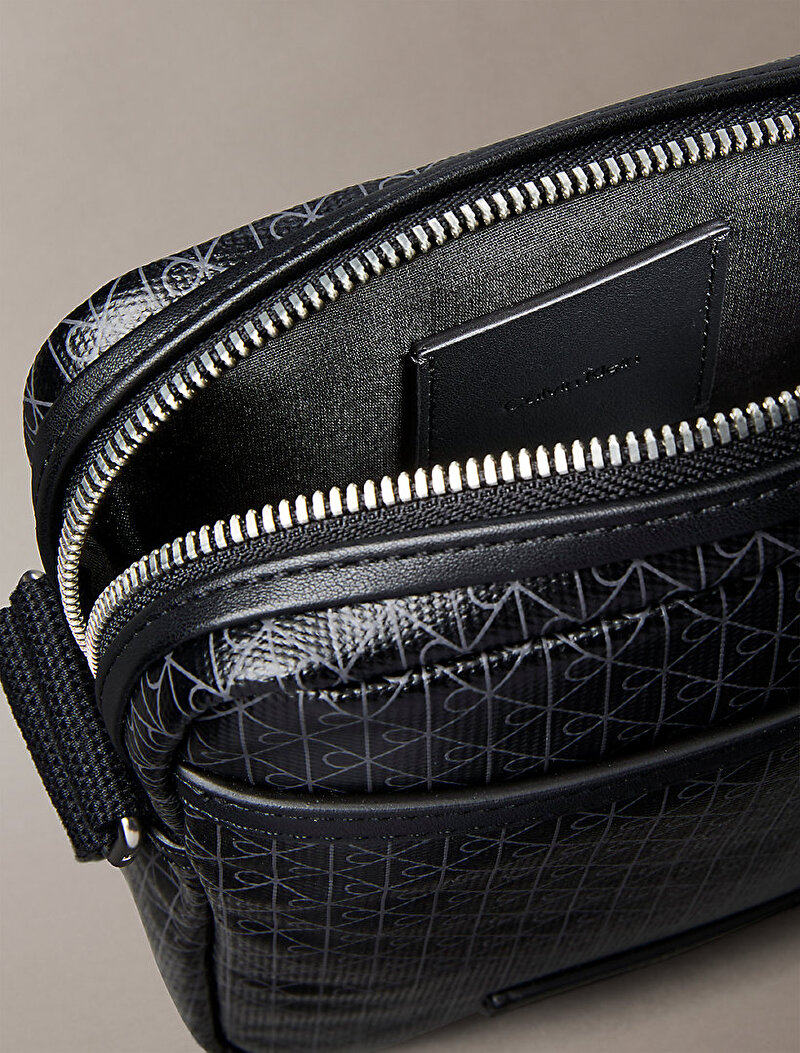 Calvin Klein Siyah Renkli Erkek Emblem Coated Çapraz Çanta