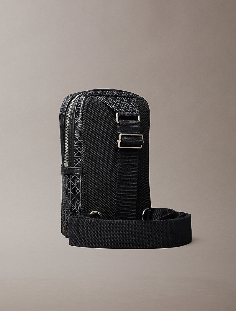 Calvin Klein Siyah Renkli Erkek Emblem Coated Omuz Çantası
