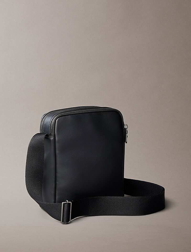 Calvin Klein Siyah Renkli Erkek Bold CK Pocket Çapraz Çanta