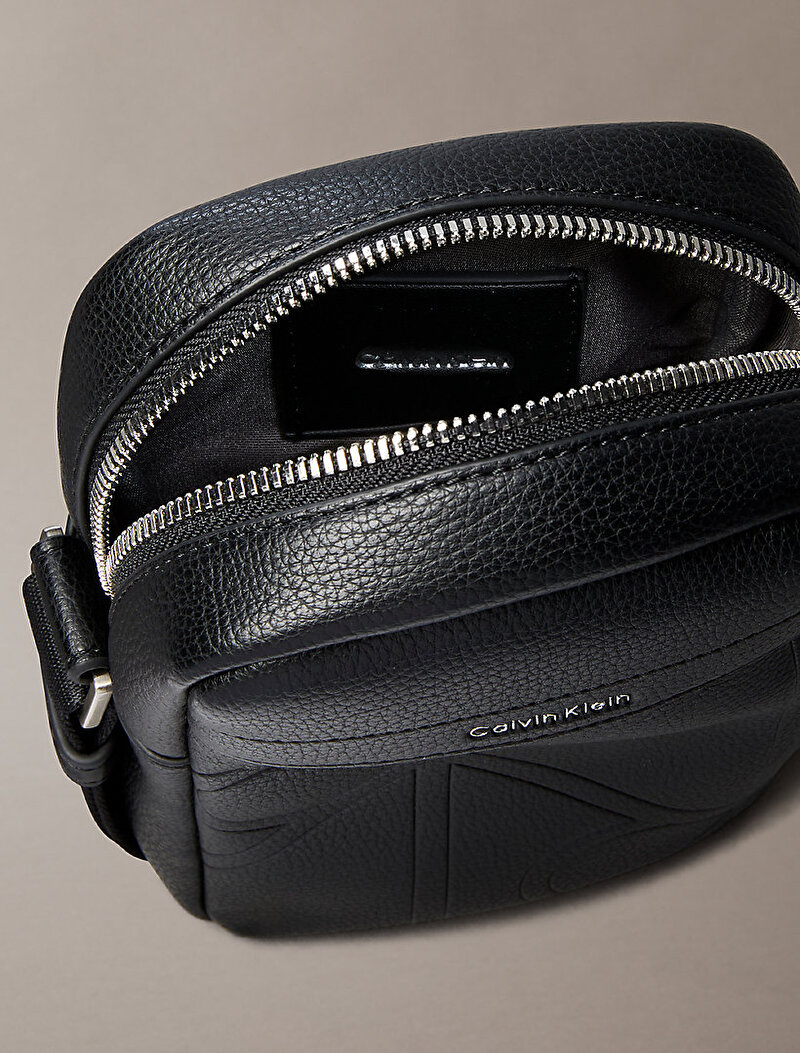 Calvin Klein Siyah Renkli Erkek Emblem Emboss Çapraz Çanta