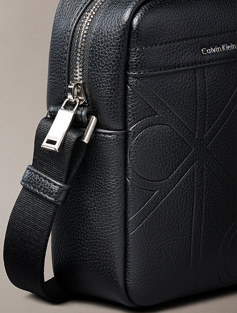 Calvin Klein Siyah Renkli Erkek Emblem Emboss Çapraz Çanta