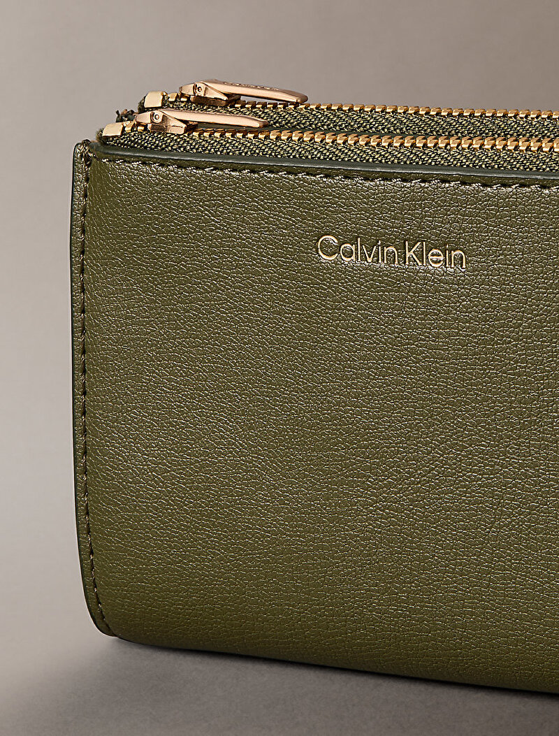 Calvin Klein Yeşil Renkli Kadın Foil Logo Kartlık