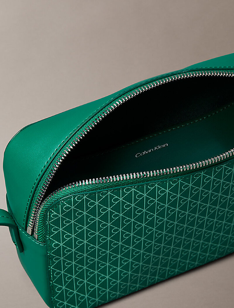 Calvin Klein Yeşil Renkli Kadın Emblem Elongated Çapraz Çanta