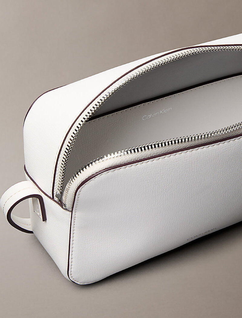 Calvin Klein Beyaz Renkli Kadın Foil Logo Elongated Çapraz Çanta