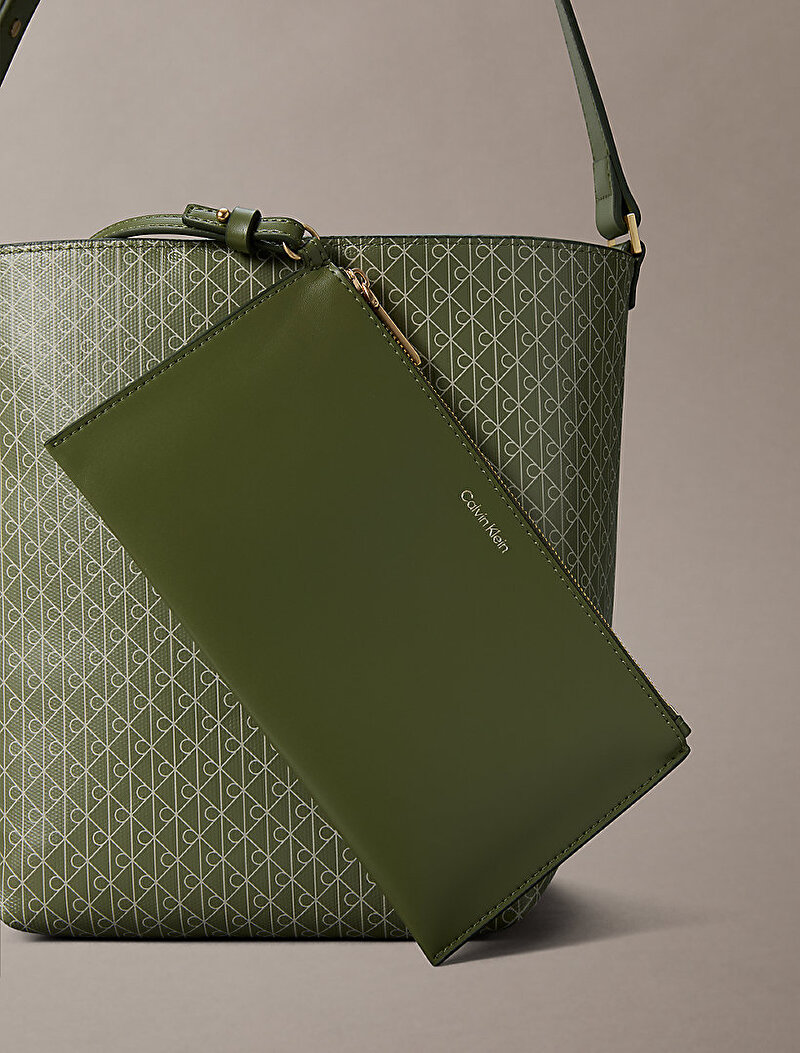 Calvin Klein Yeşil Renkli Kadın Emblem Medium Bucket Çanta