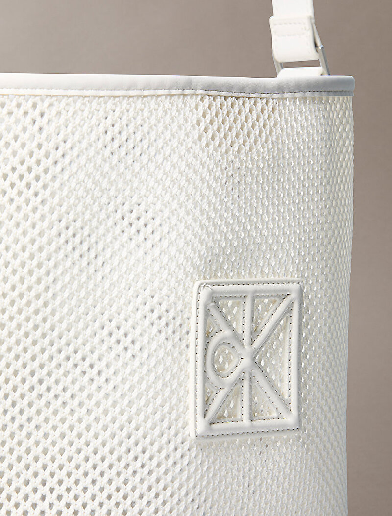 Calvin Klein Beyaz Renkli Kadın Emblem Mesh Bucket Çanta