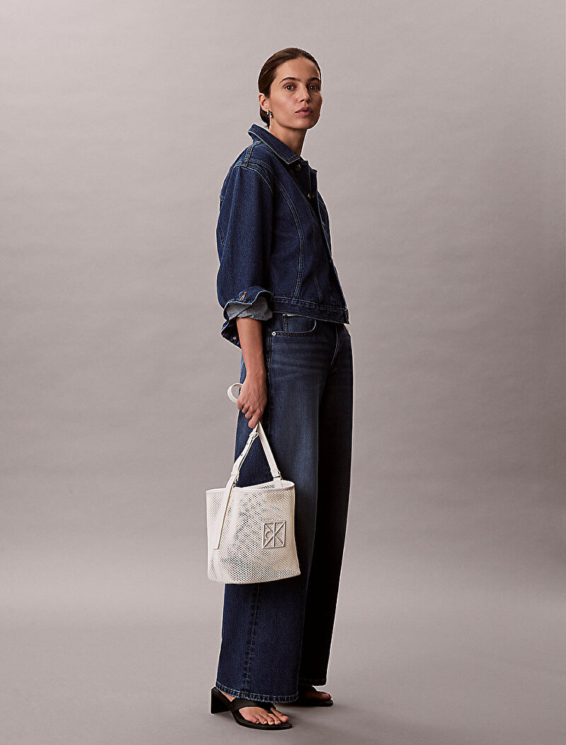 Calvin Klein Beyaz Renkli Kadın Emblem Mesh Bucket Çanta