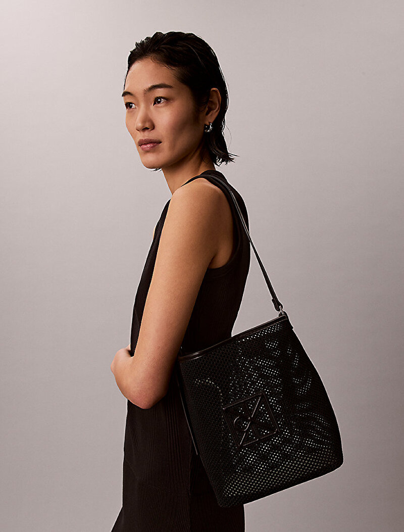 Calvin Klein Siyah Renkli Kadın Emblem Mesh Bucket Çanta