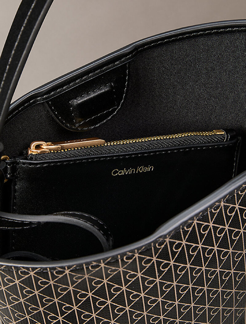 Calvin Klein Siyah Renkli Kadın Emblem Bucket Çanta