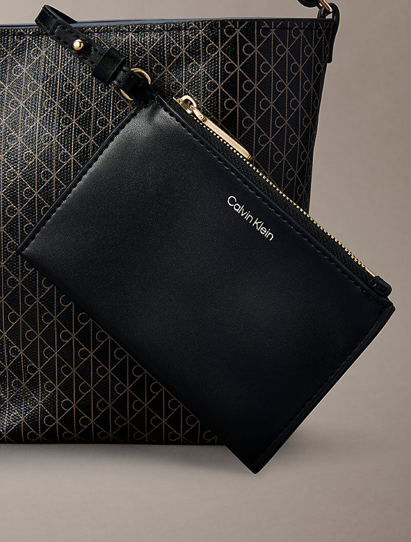 Calvin Klein Siyah Renkli Kadın Emblem Bucket Çanta