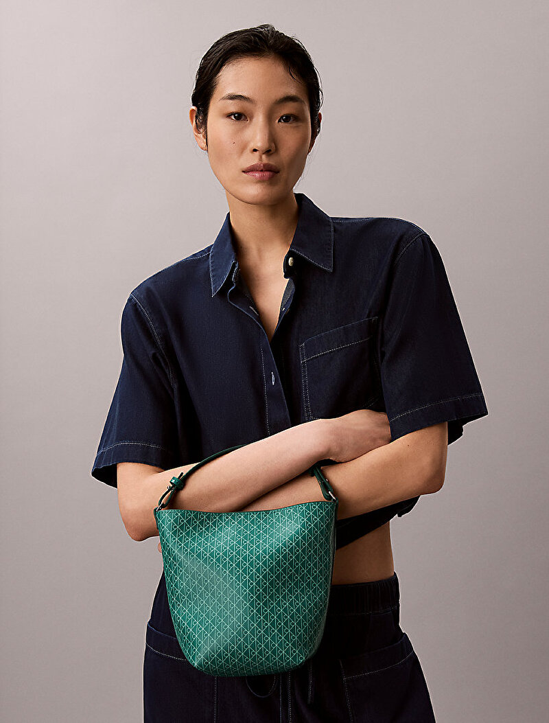 Calvin Klein Yeşil Renkli Kadın Emblem Bucket Çanta