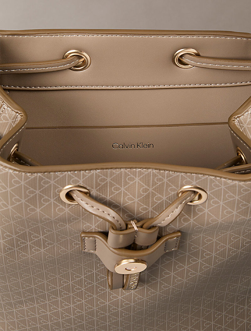 Calvin Klein Bej Renkli Kadın Emblem Mini Sırt Çantası
