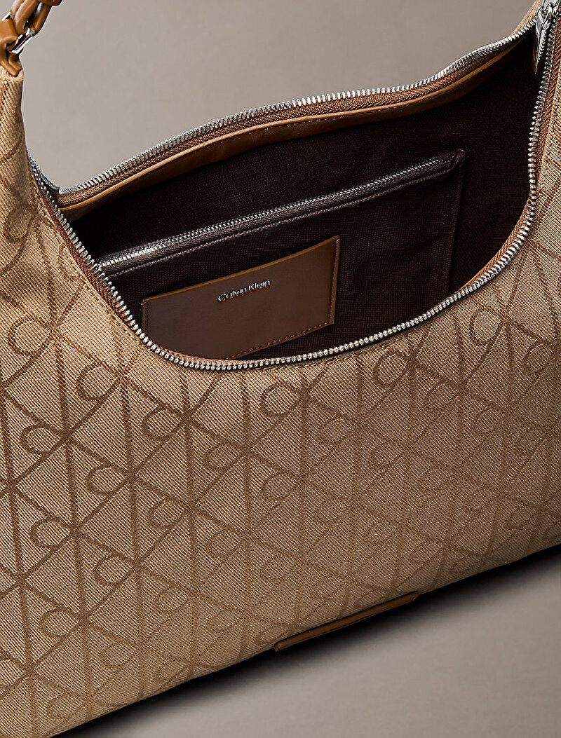 Calvin Klein Bej Renkli Kadın Emblem Jacquard Omuz Çantası
