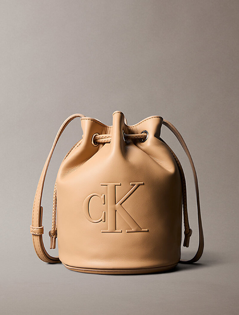 Calvin Klein Bej Renkli Kadın Bold Ck Small Bucket Çanta