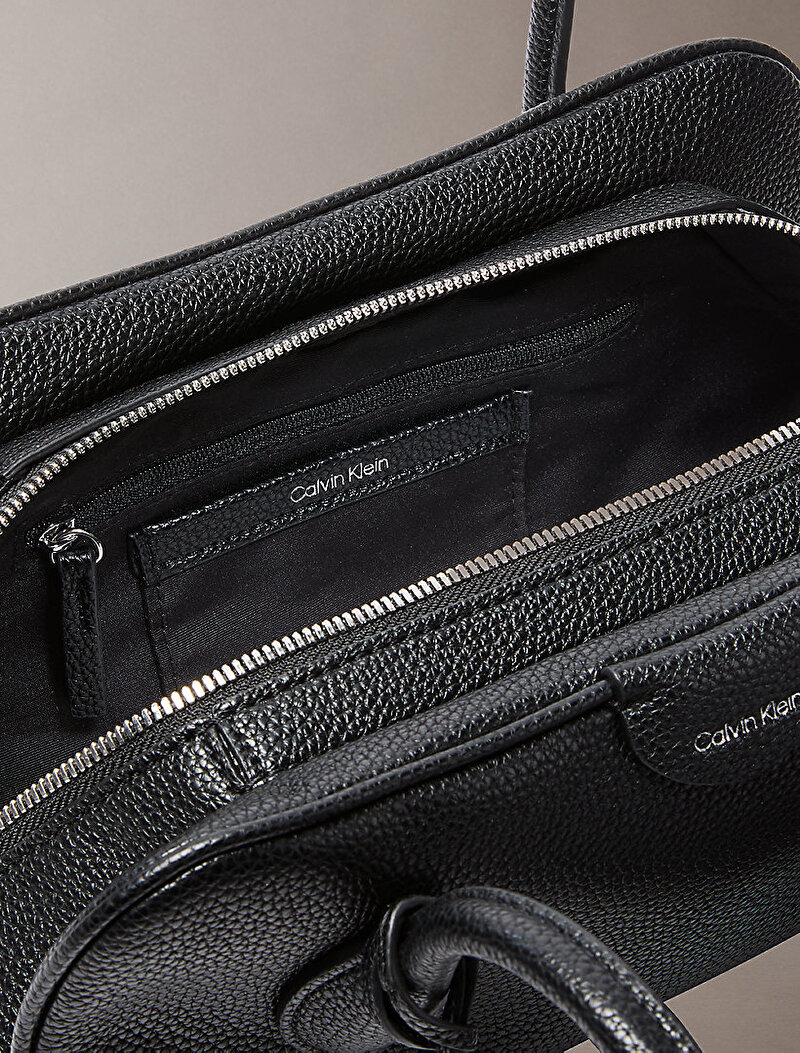 Calvin Klein Siyah Renkli Kadın Emblem Trio Pebble Omuz Çantası