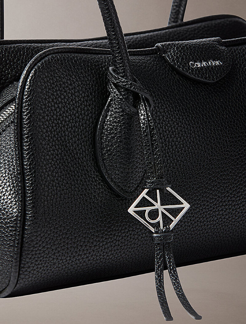 Calvin Klein Siyah Renkli Kadın Emblem Trio Pebble Omuz Çantası