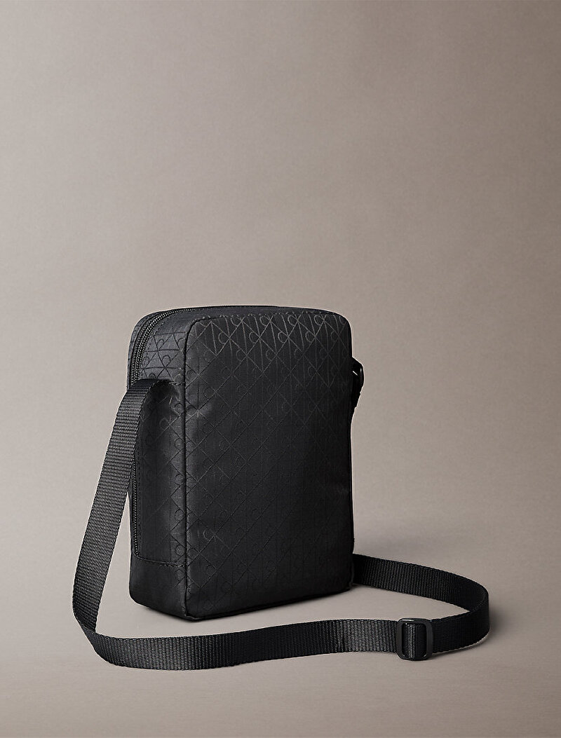 Calvin Klein Siyah Renkli Erkek Utility Emblem Reporter Çapraz Çanta