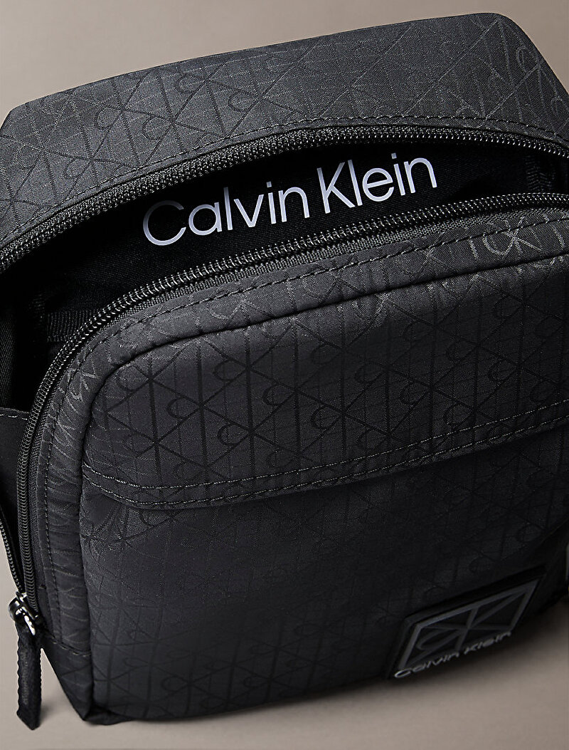 Calvin Klein Siyah Renkli Erkek Utility Emblem Reporter Çapraz Çanta