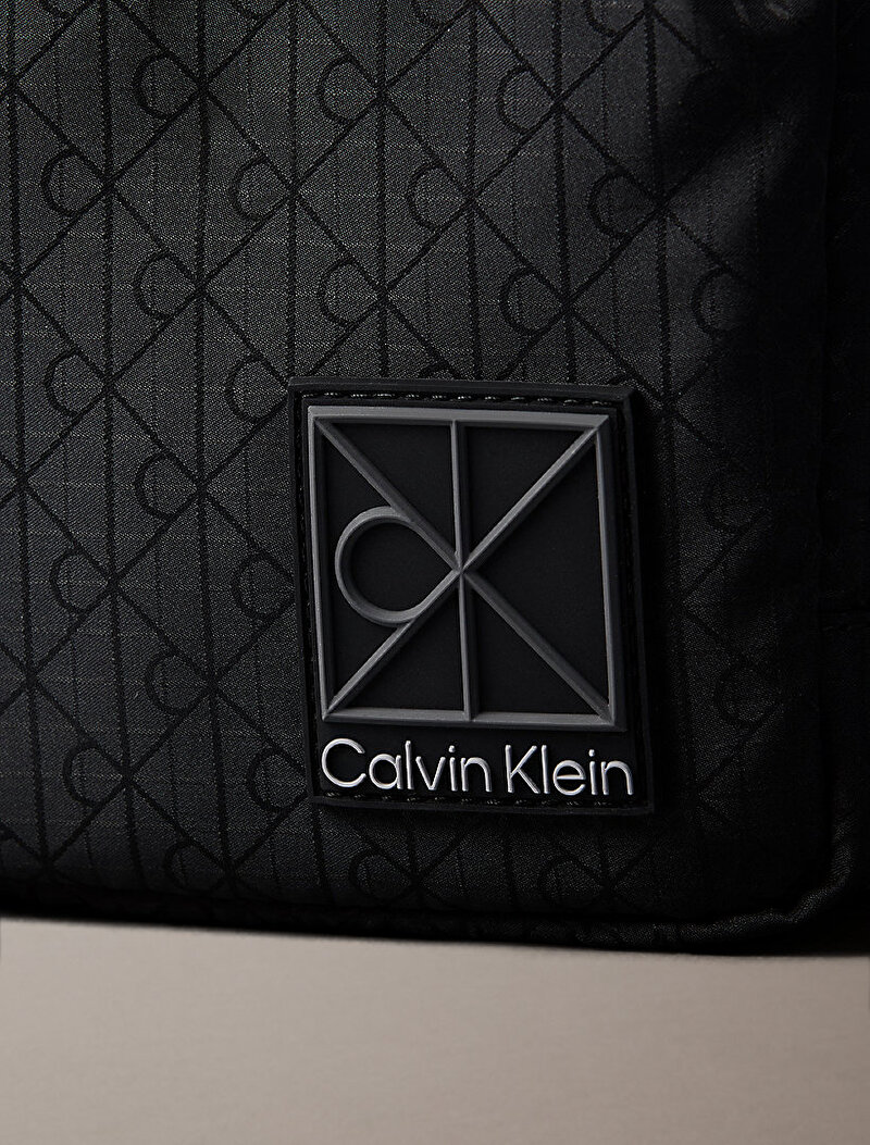 Calvin Klein Siyah Renkli Erkek Utility Emblem Reporter Çapraz Çanta