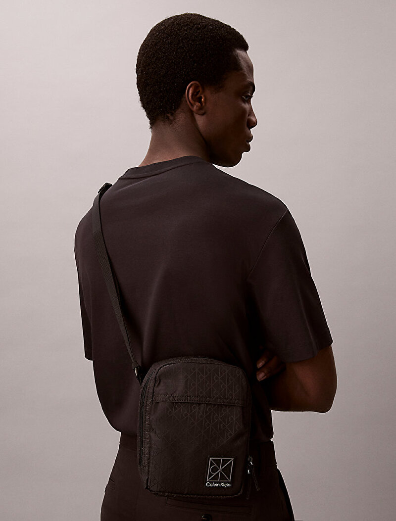 Calvin Klein Siyah Renkli Erkek Utility Emblem Reporter Çapraz Çanta