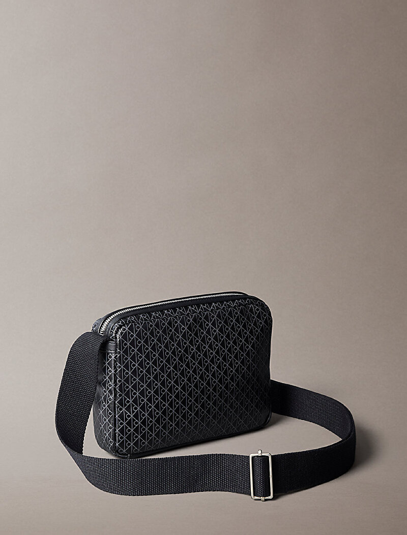 Calvin Klein Siyah Renkli Erkek Emblem Coated Çapraz Çanta