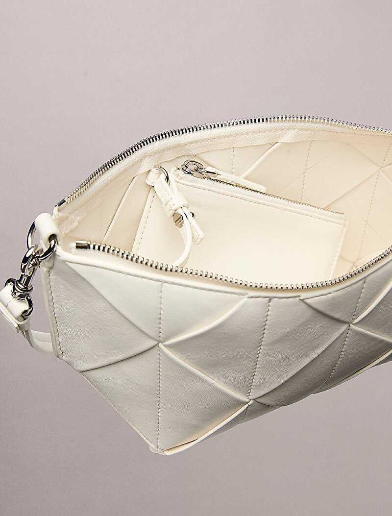 Calvin Klein Beyaz Renkli Kadın Woven Omuz Çantası