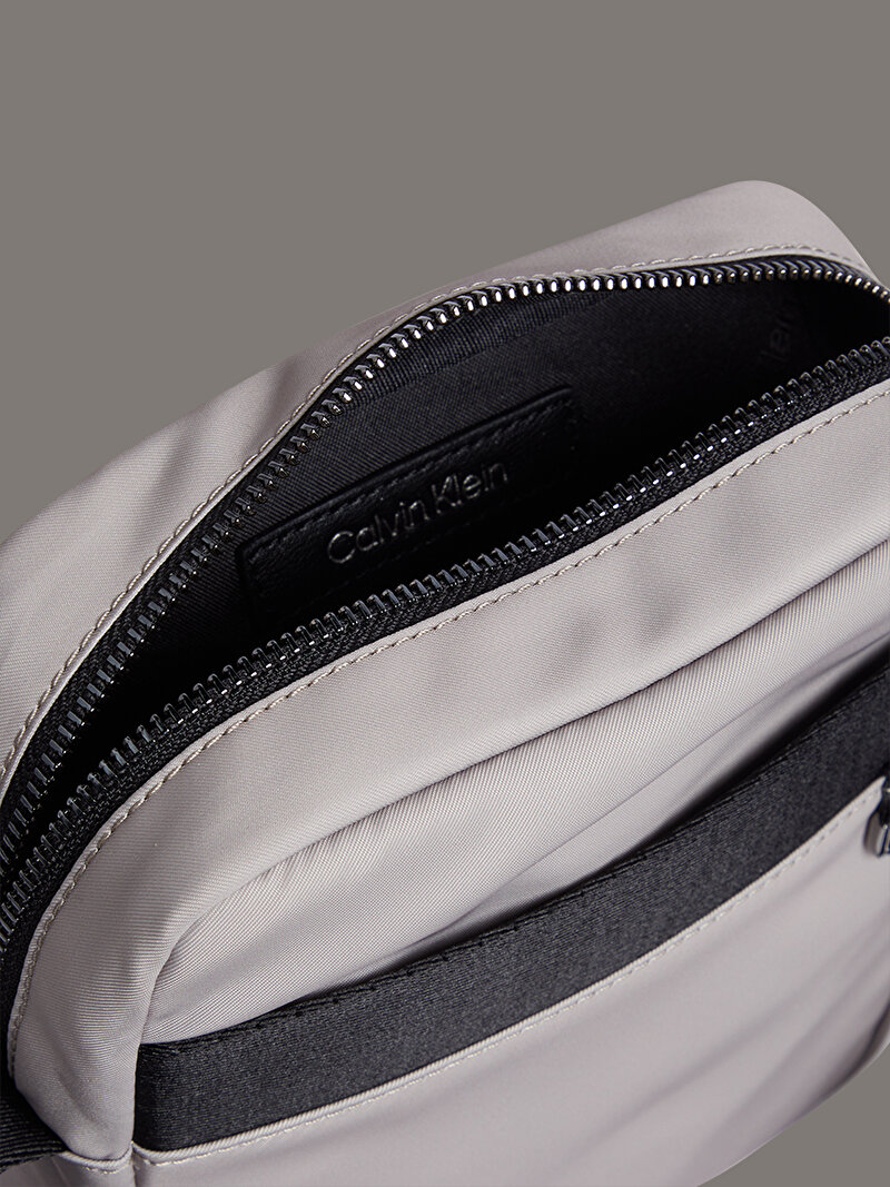 Calvin Klein Gri Renkli Erkek CK Reporter Çanta
