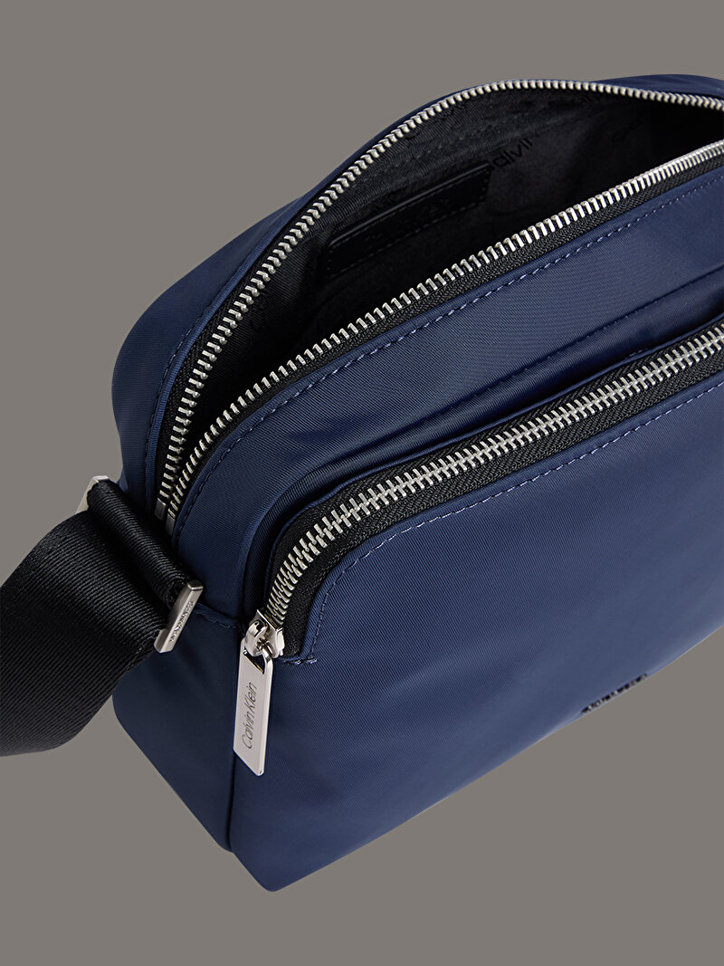 Calvin Klein Lacivert Renkli Erkek Business Tech Camera Çanta