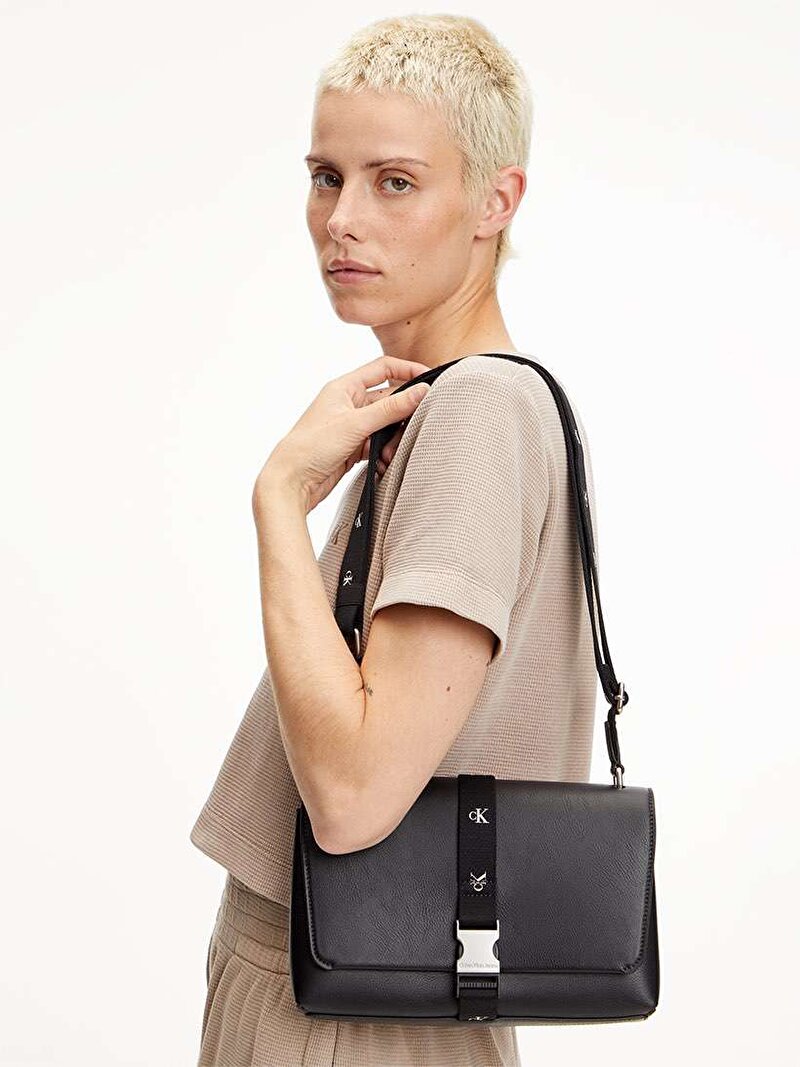 Calvin Klein Siyah Renkli Kadın Ultralight Çapraz Çanta