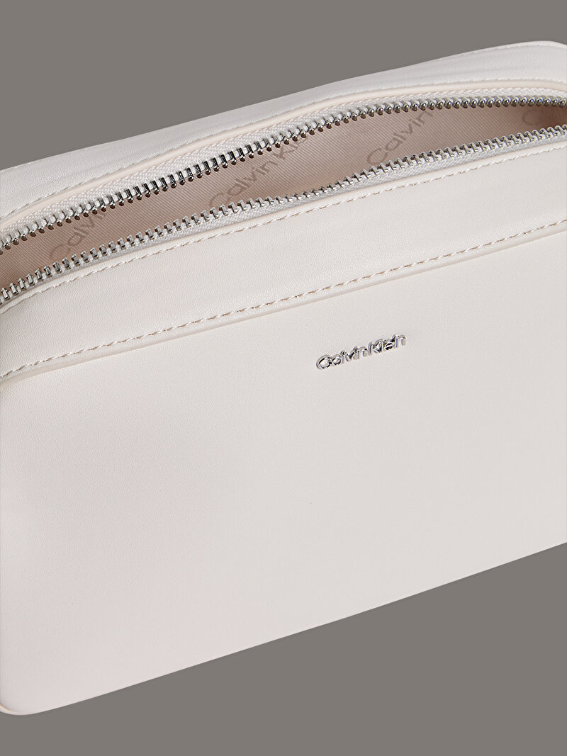 Calvin Klein Beyaz Renkli Kadın CK Must Small Camera Çanta