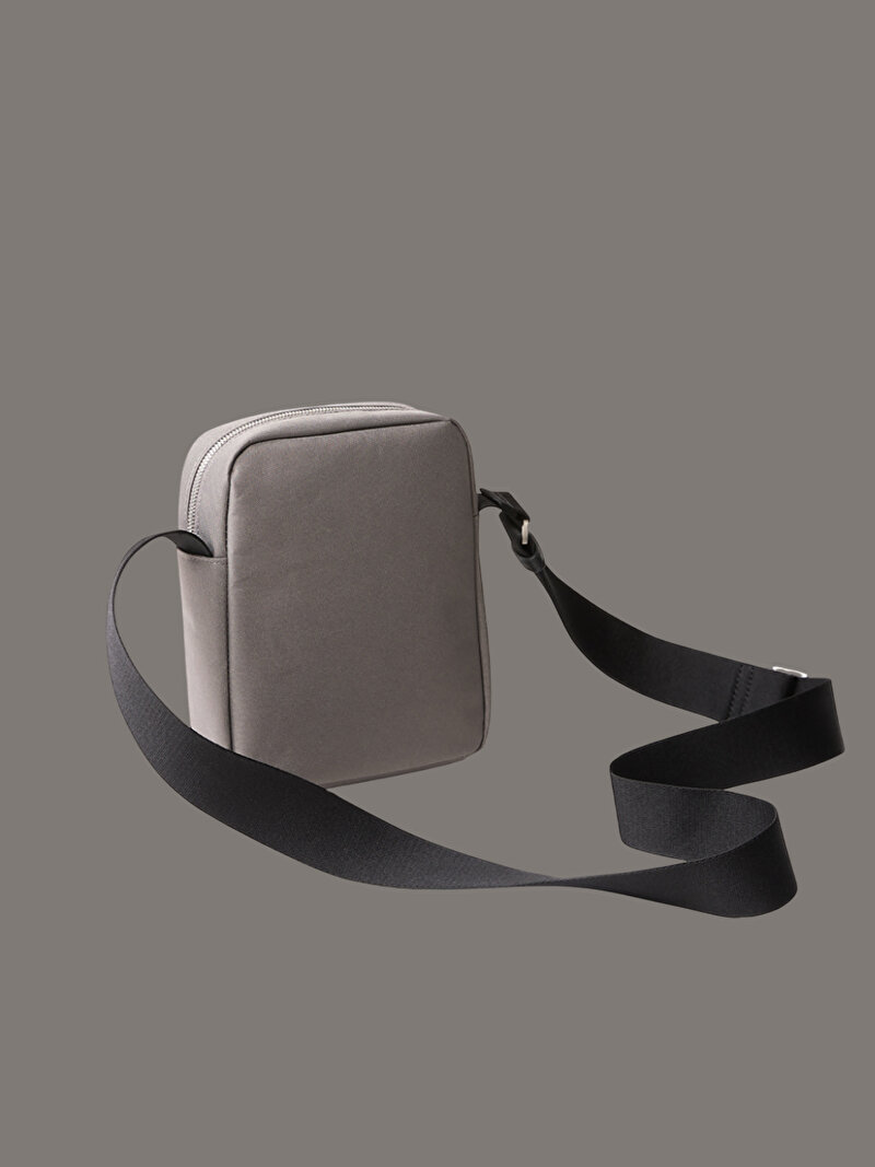 Calvin Klein Gri Renkli Erkek Contrast Reporter Çapraz Çanta