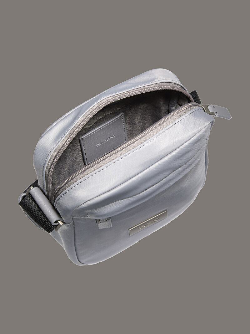 Calvin Klein Gri Renkli Erkek Sleek Reporter Çapraz Çanta