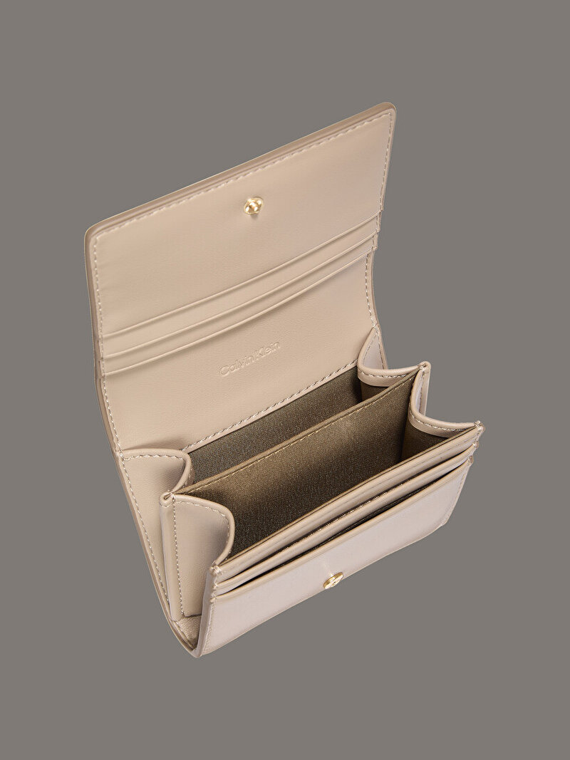 Calvin Klein Bej Renkli Kadın Bold Medium Bifold Cüzdan