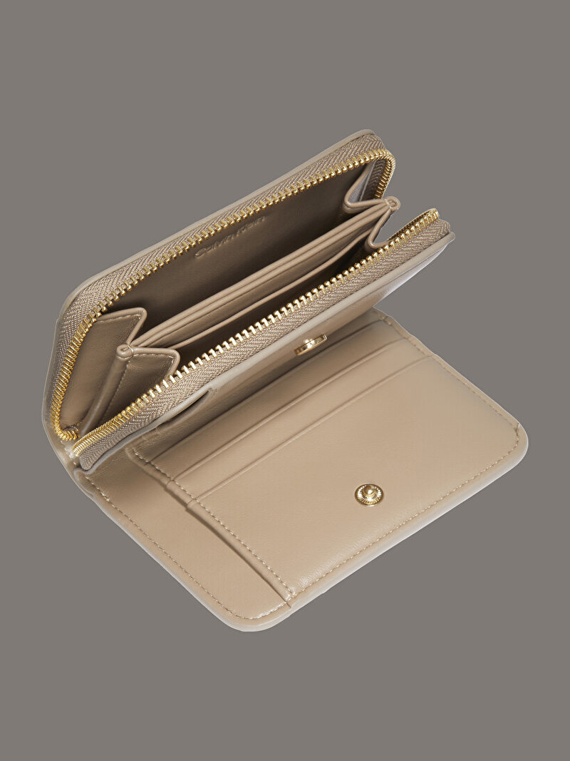 Calvin Klein Bej Renkli Kadın CK Medium Flap Cüzdan