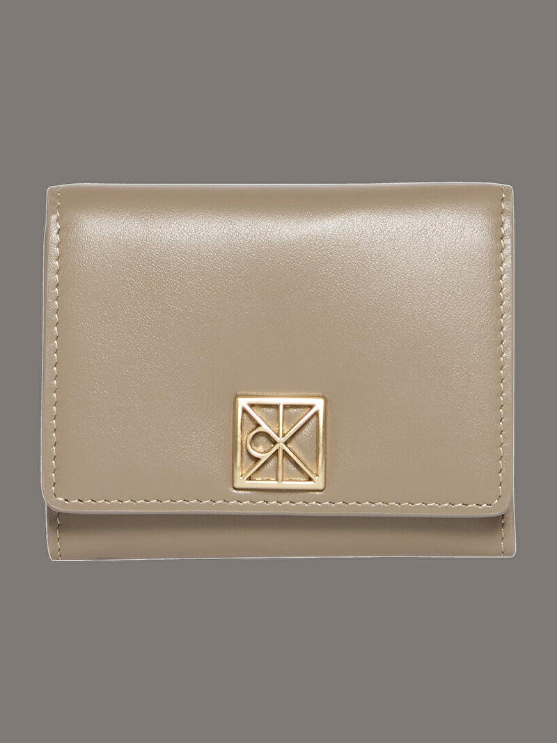 Calvin Klein Bej Renkli Kadın Emblem Medium Cüzdan