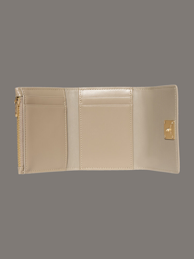 Calvin Klein Bej Renkli Kadın Emblem Medium Cüzdan