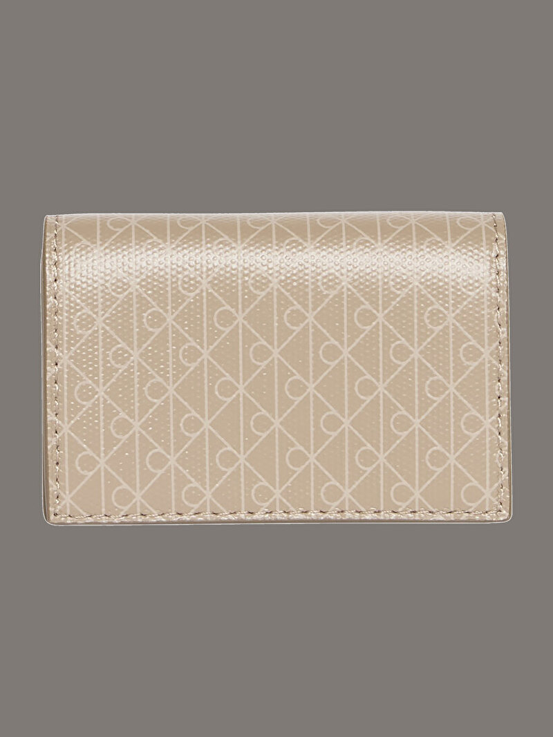 Calvin Klein Bej Renkli Kadın Emblem Kartlık