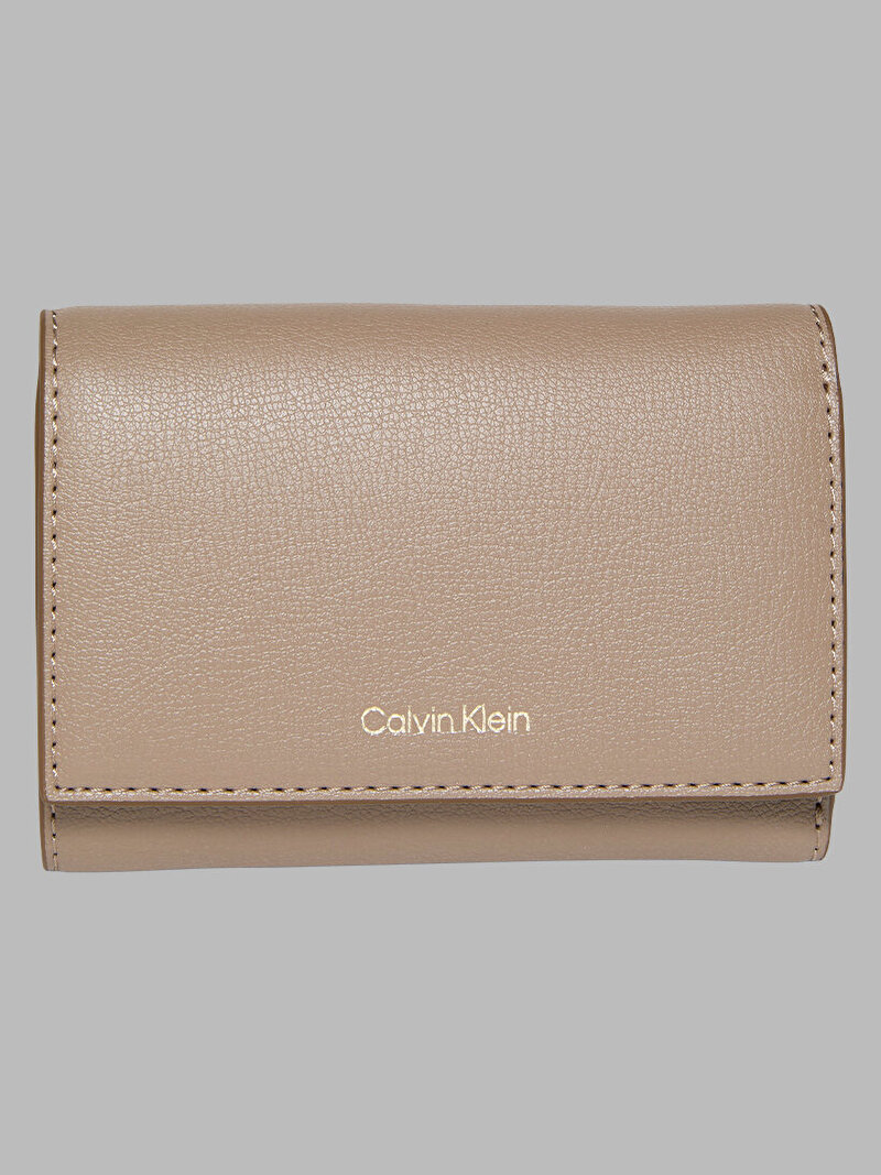 Calvin Klein Bej Renkli Kadın Foil Logo Trifold Cüzdan