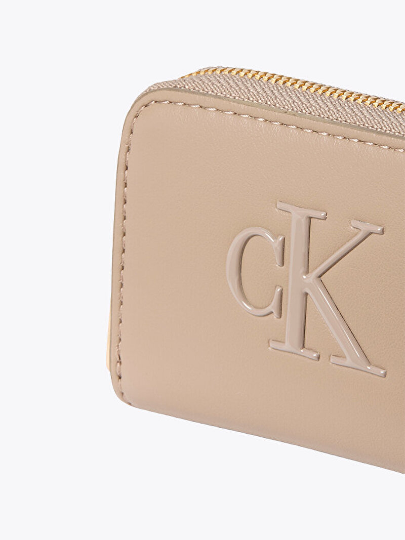 Calvin Klein Bej Renkli Kadın Bold CK Medium Zip Cüzdan