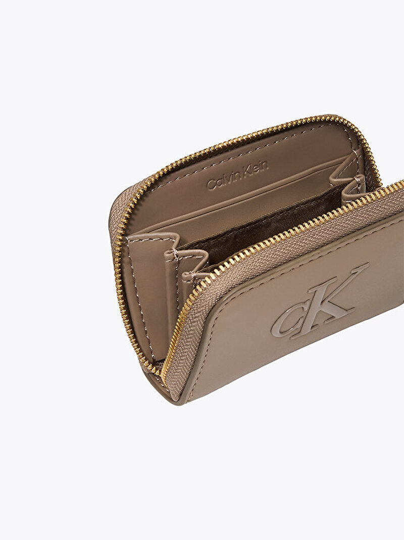 Calvin Klein Bej Renkli Kadın Bold CK Medium Zip Cüzdan