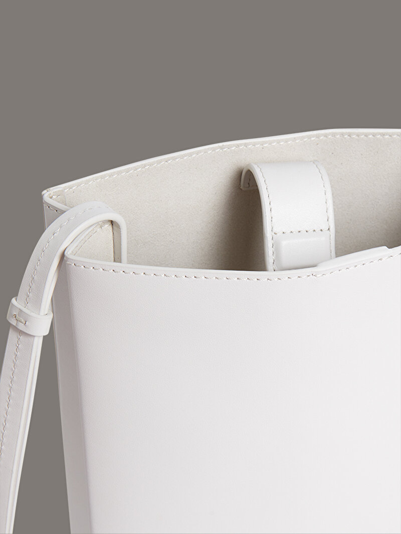 Calvin Klein Beyaz Renkli Kadın Line Çapraz Çanta