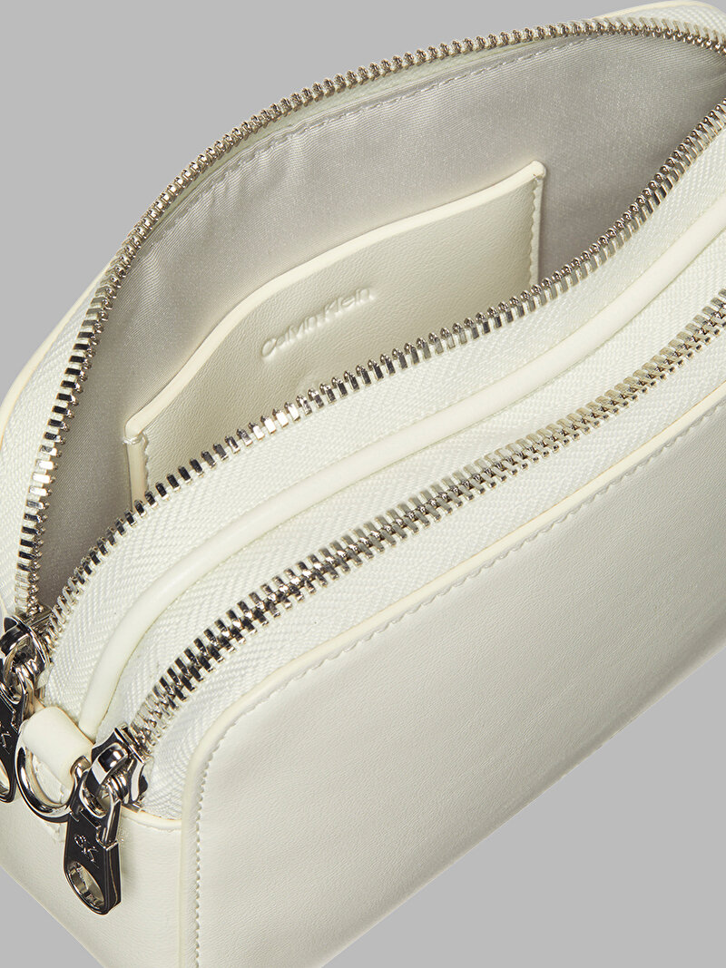 Calvin Klein Beyaz Renkli Kadın Webbing Double Strap Çapraz Çanta