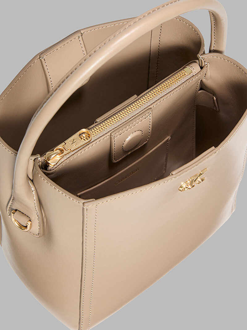 Calvin Klein Bej Renkli Kadın Ck Bucket With Strap Bucket Çanta