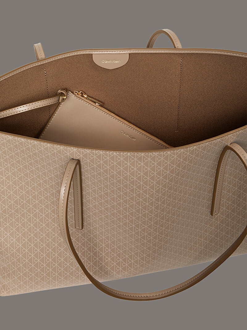 Calvin Klein Bej Renkli Kadın Emblem Tote Çanta